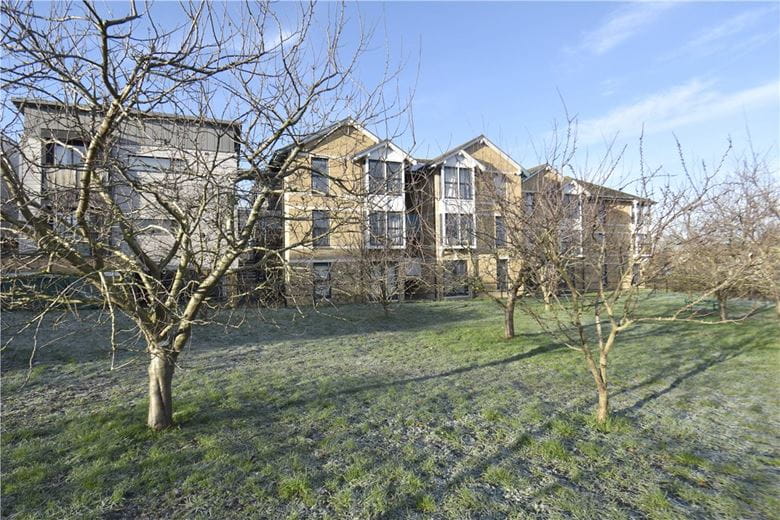 1 bedroom flat, Auckland Court, Auckland Road CB5 - Let Agreed