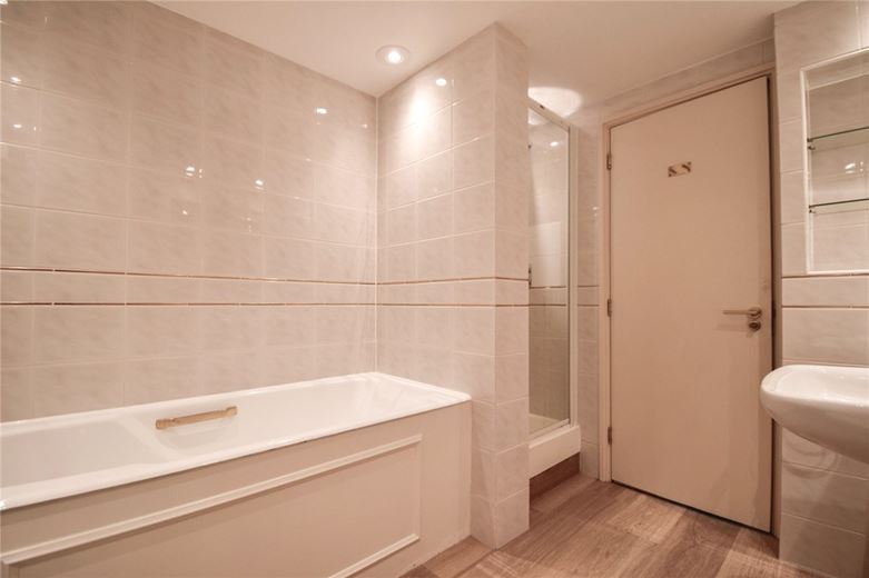 3 bedroom flat, The Oasthouse, Pinehurst South CB3 - Available