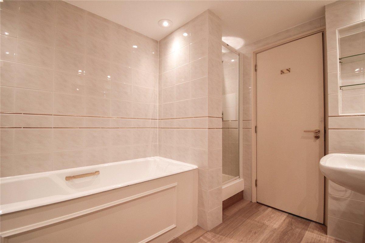 3 bedroom flat, The Oasthouse, Pinehurst South CB3 - Available