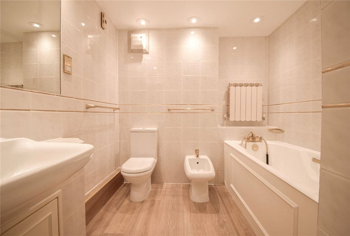 3 bedroom flat, The Oasthouse, Pinehurst South CB3 - Available