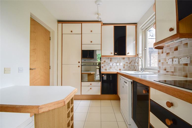 3 bedroom flat, The Oasthouse, Pinehurst South CB3 - Available