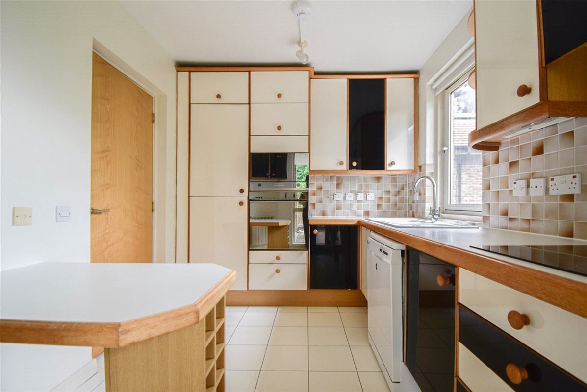 3 bedroom flat, The Oasthouse, Pinehurst South CB3 - Available