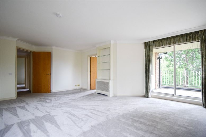 3 bedroom flat, The Oasthouse, Pinehurst South CB3 - Available