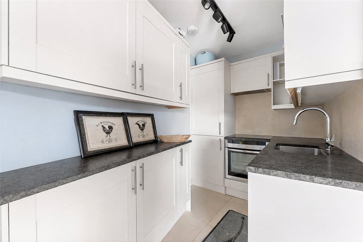 1 bedroom flat, Hereford House, 11 Ovington Gardens SW3 - Available