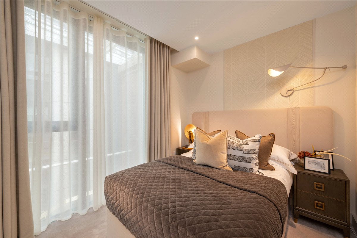 4 bedroom flat, Waterfront Drive, Chelsea Waterfront SW10 - Available