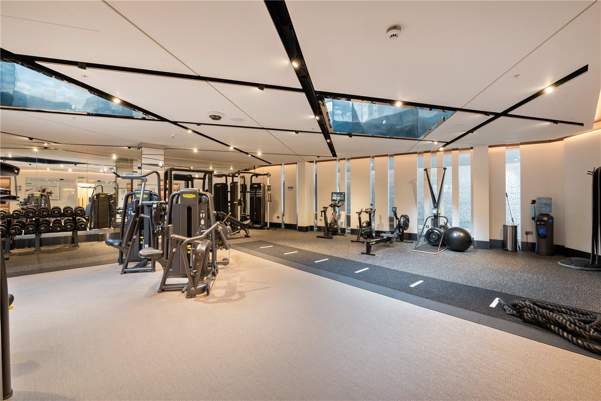 4 bedroom flat, Waterfront Drive, Chelsea Waterfront SW10 - Available