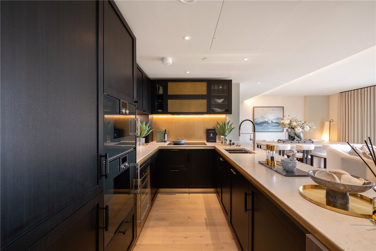 4 bedroom flat, Waterfront Drive, Chelsea Waterfront SW10 - Available