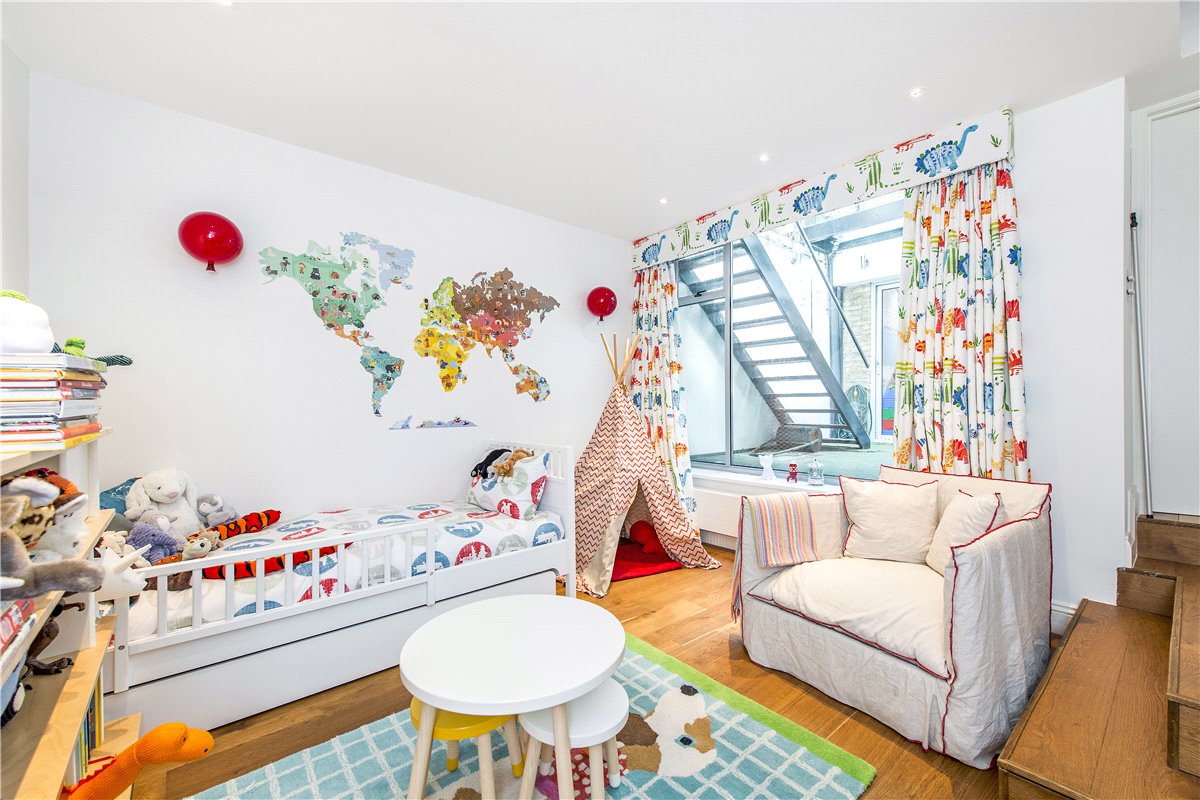 4 bedroom house, Limerston Street, Chelsea SW10 - Sold