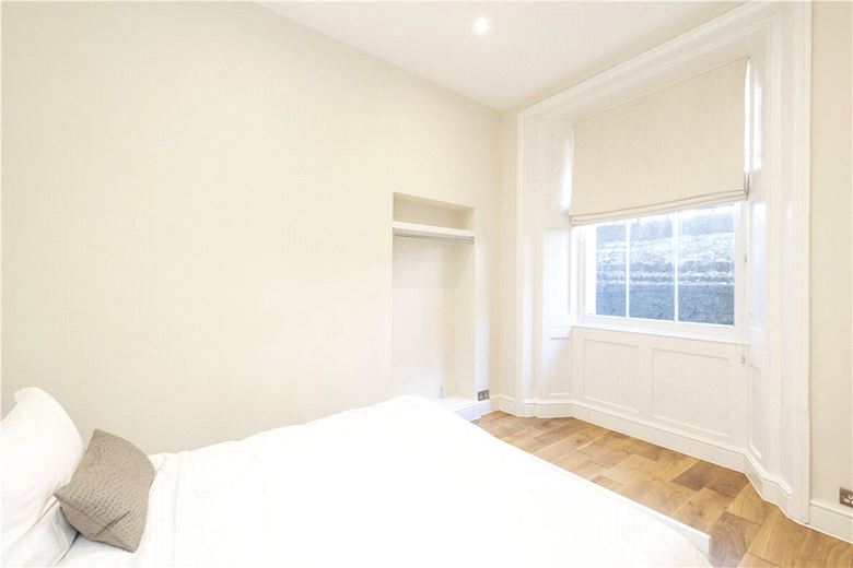 2 bedroom flat, Cromwell Road, Earls Court SW5 - Available
