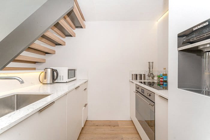 1 bedroom flat, Airlie Gardens, Kensington W8 - Available