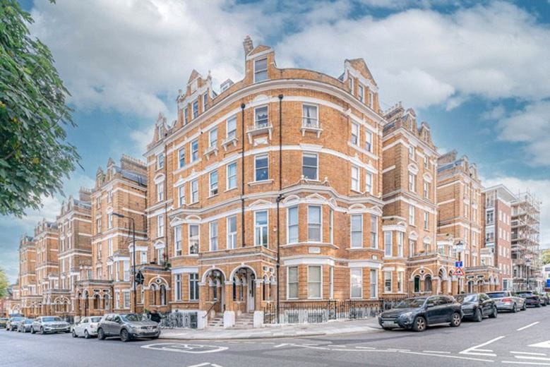 1 bedroom flat, Airlie Gardens, Kensington W8 - Available