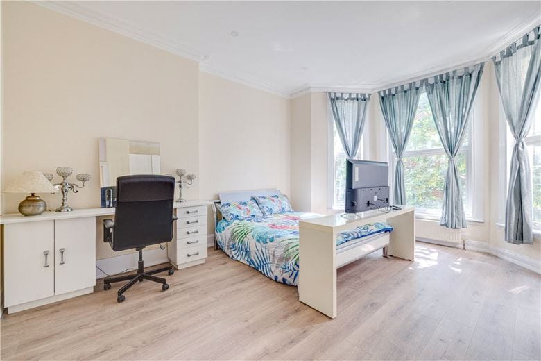 2 bedroom flat, Holland Road, West Kensington W14 - Available