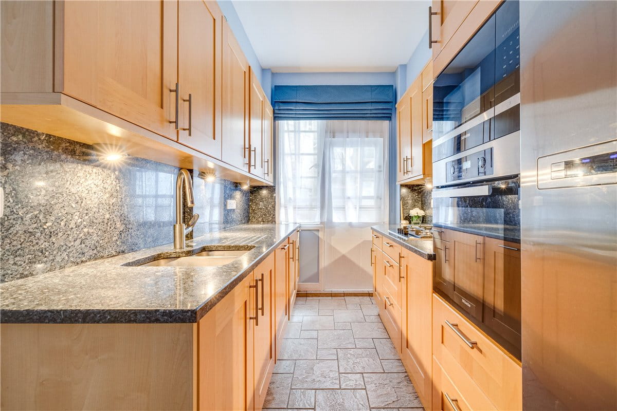 3 bedroom flat, Hyde Park Place, London W2 - Available