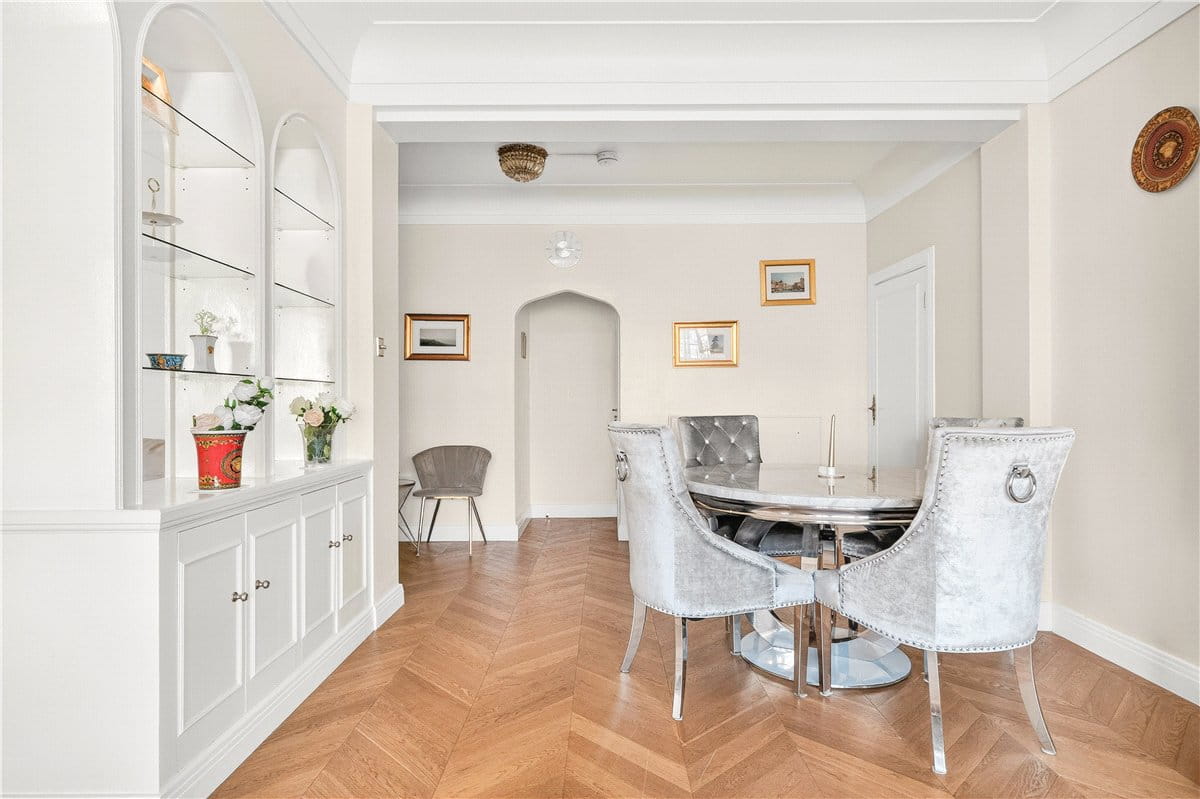 3 bedroom flat, Hyde Park Place, London W2 - Available