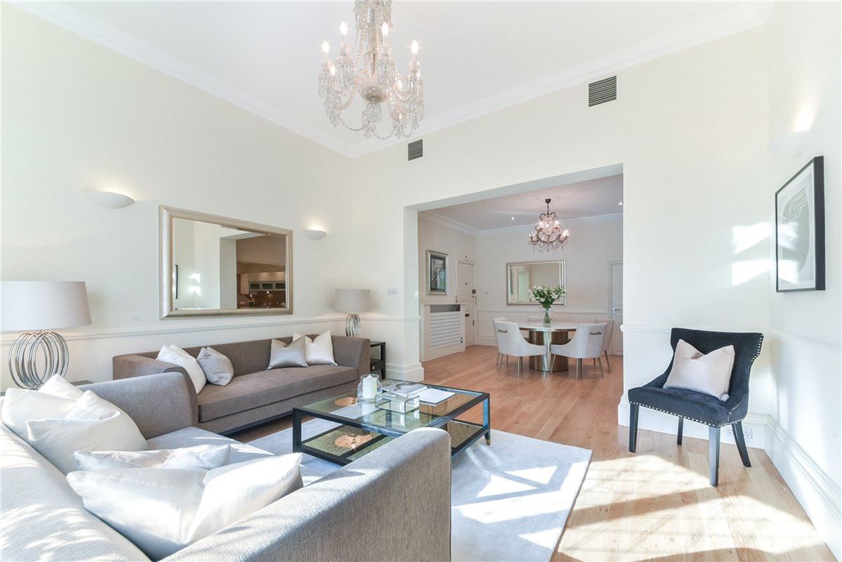 3 bedroom flat, Park Mansions, Knightsbridge SW1X - Available