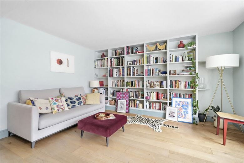 2 bedroom flat, Ennismore Gardens, London SW7 - Available