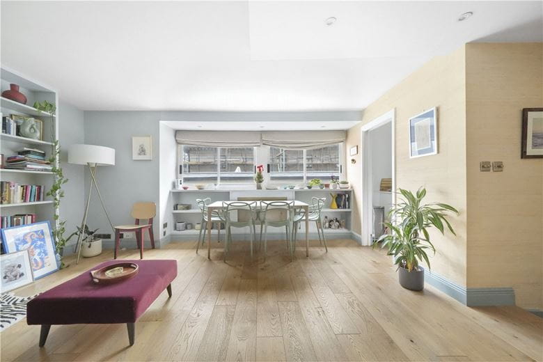 2 bedroom flat, Ennismore Gardens, London SW7 - Available