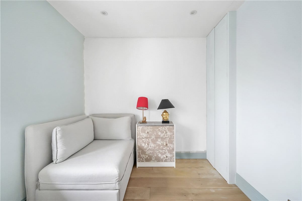 2 bedroom flat, Ennismore Gardens, London SW7 - Available