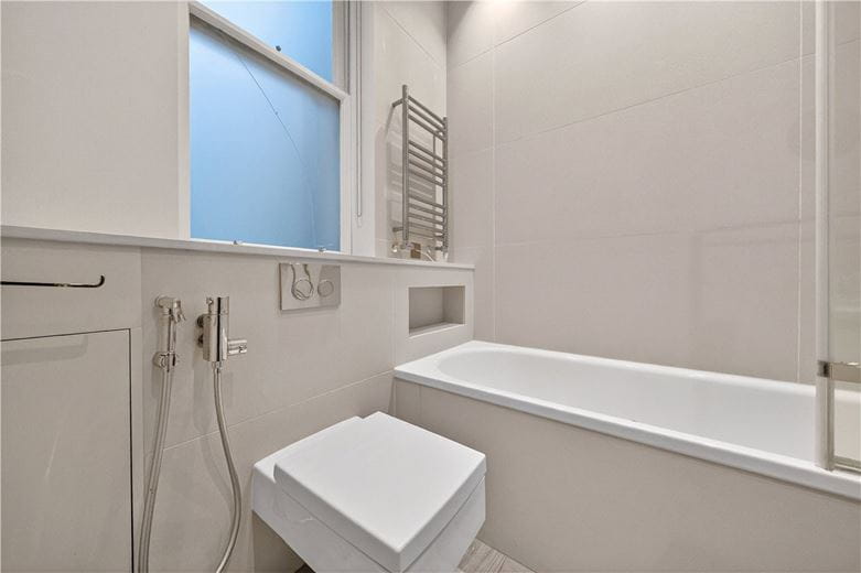 4 bedroom flat, Wynnstay Gardens, Kensington W8 - Available