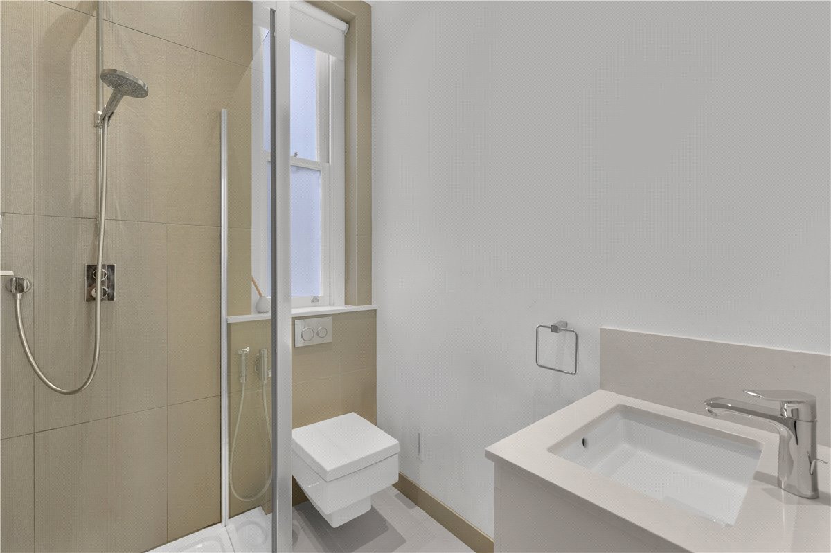 4 bedroom flat, Wynnstay Gardens, Kensington W8 - Available