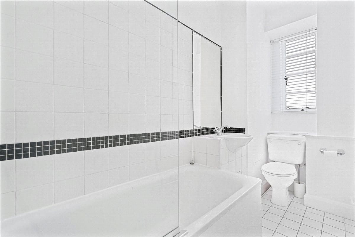  bedroom flat, Sloane Avenue Mansions, Sloane Avenue SW3 - Available