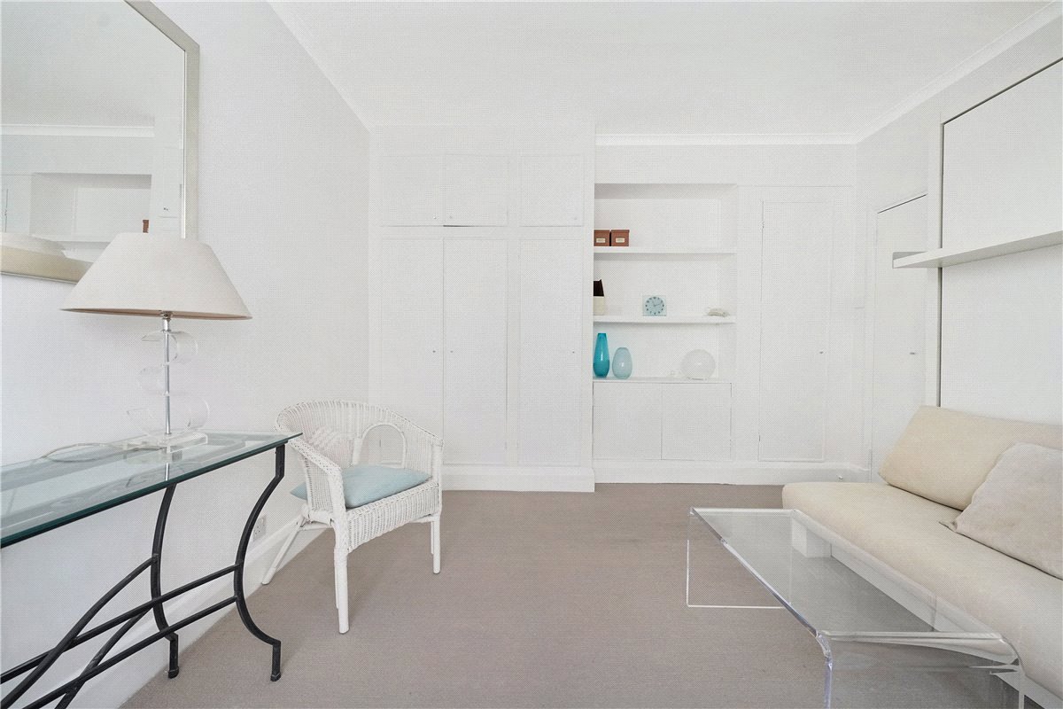  bedroom flat, Sloane Avenue Mansions, Sloane Avenue SW3 - Available