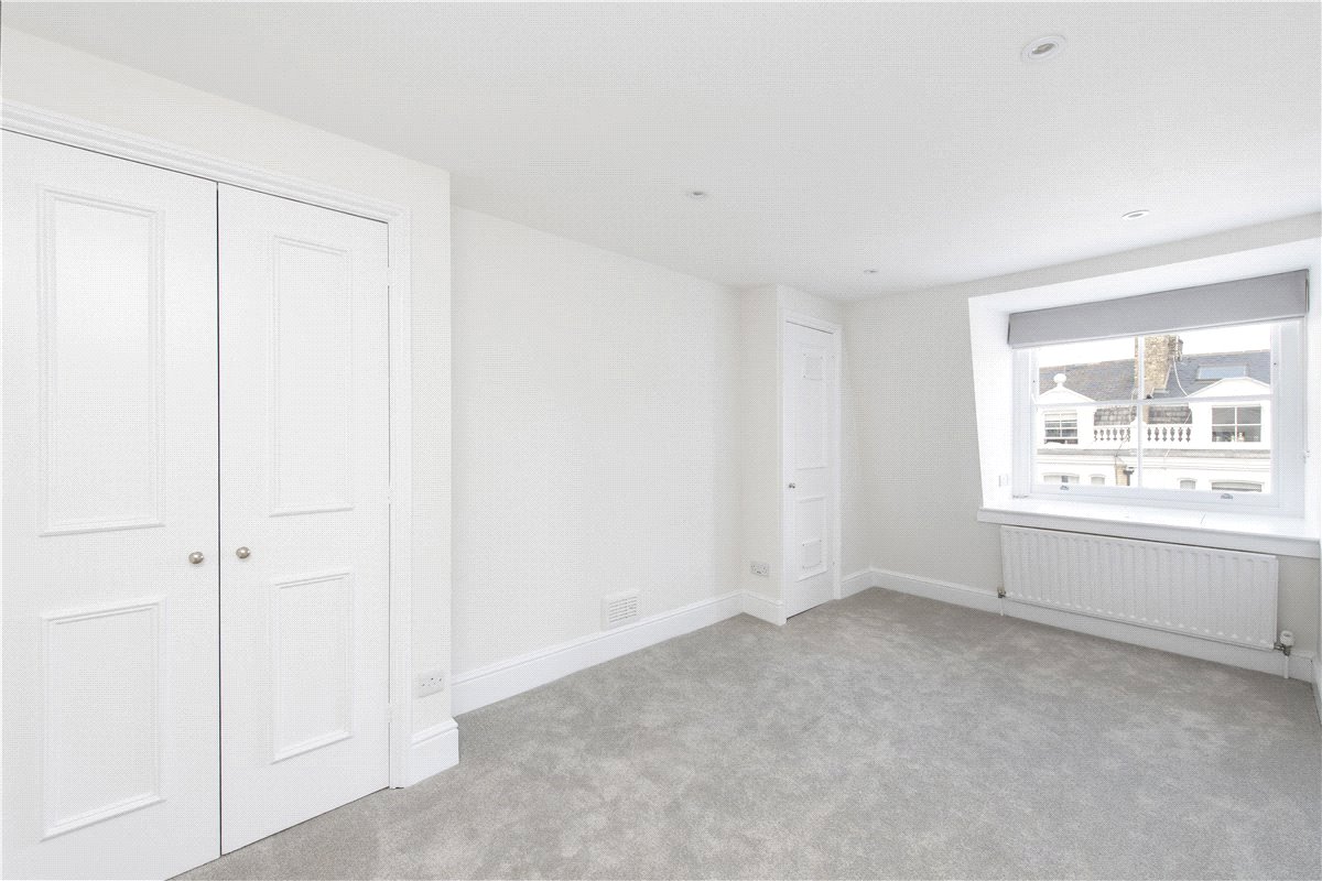 2 bedroom flat, Coleherne Road, West Brompton SW10 - Available
