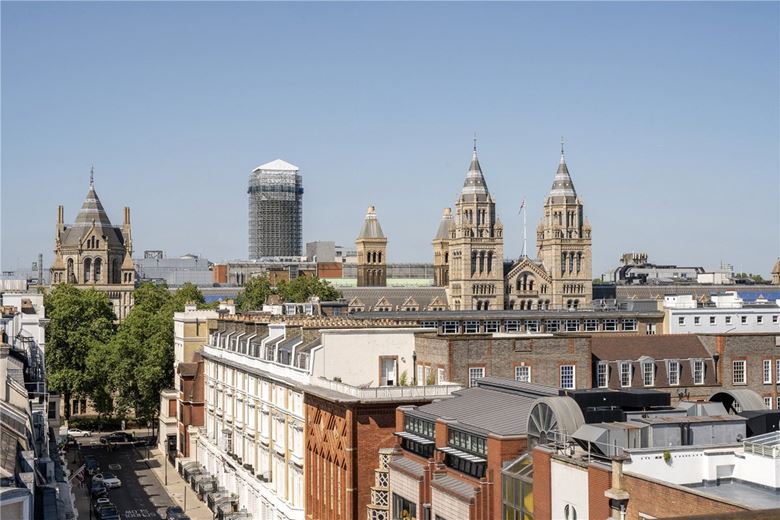 3 bedroom flat, Harrington Road, South Kensington SW7 - Available