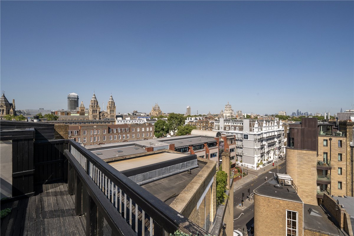 3 bedroom flat, Harrington Road, South Kensington SW7 - Available