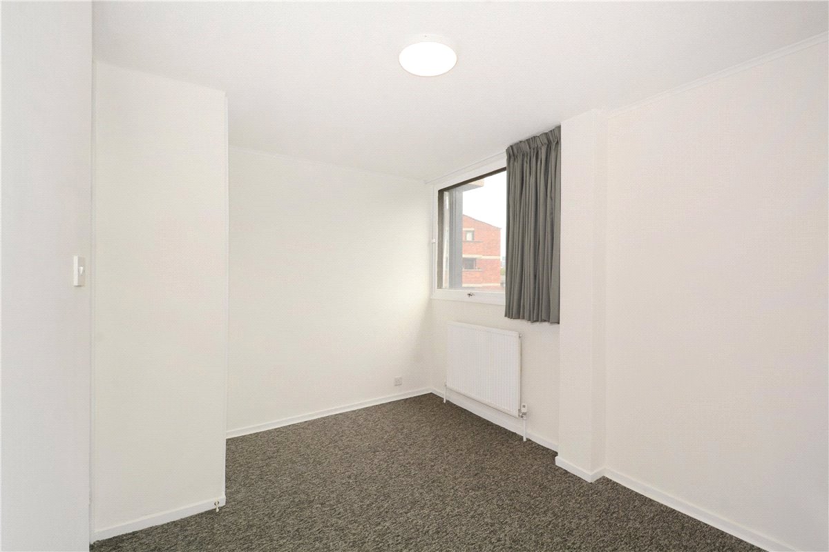 3 bedroom flat, Tachbrook Street, Pimlico SW1V - Available