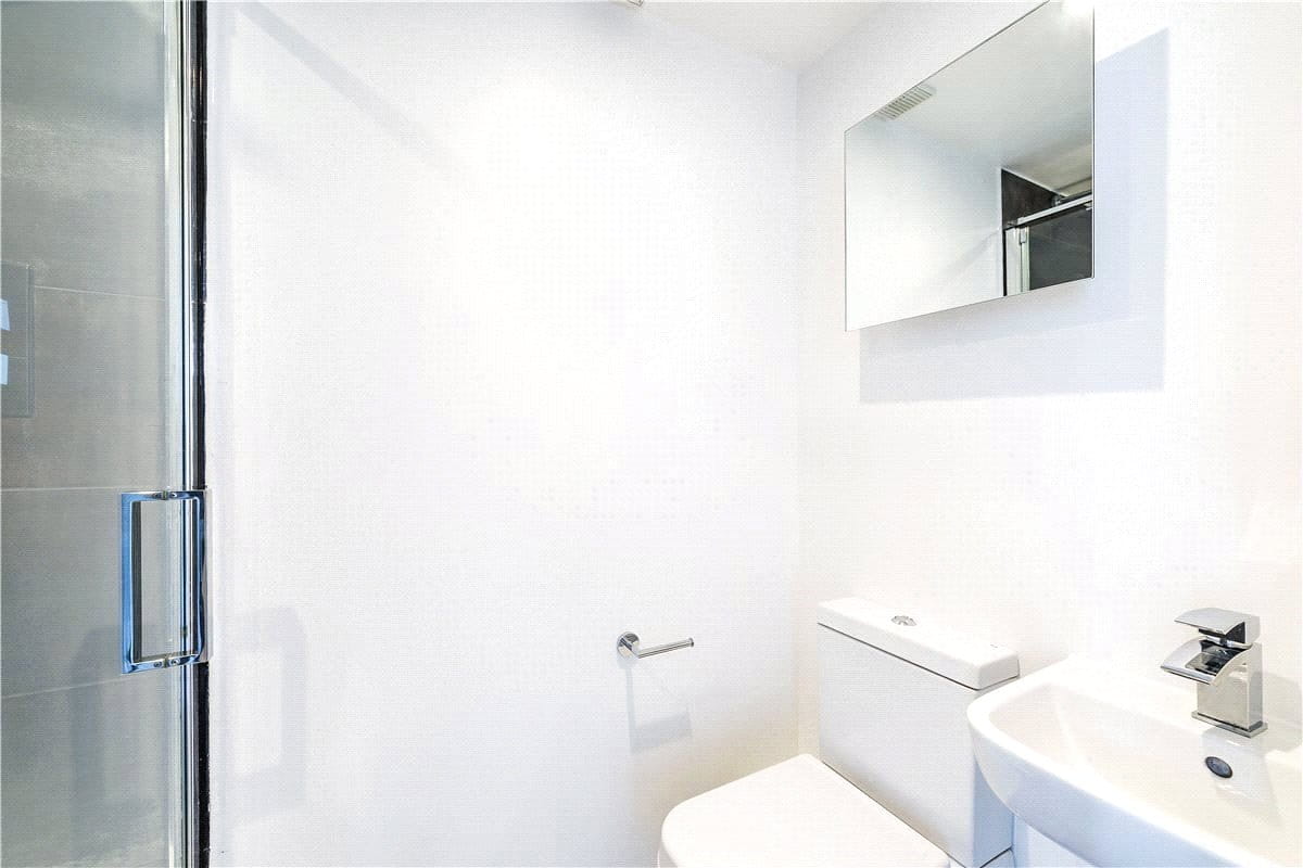 2 bedroom flat, Holland Road, Holland Park W14 - Available