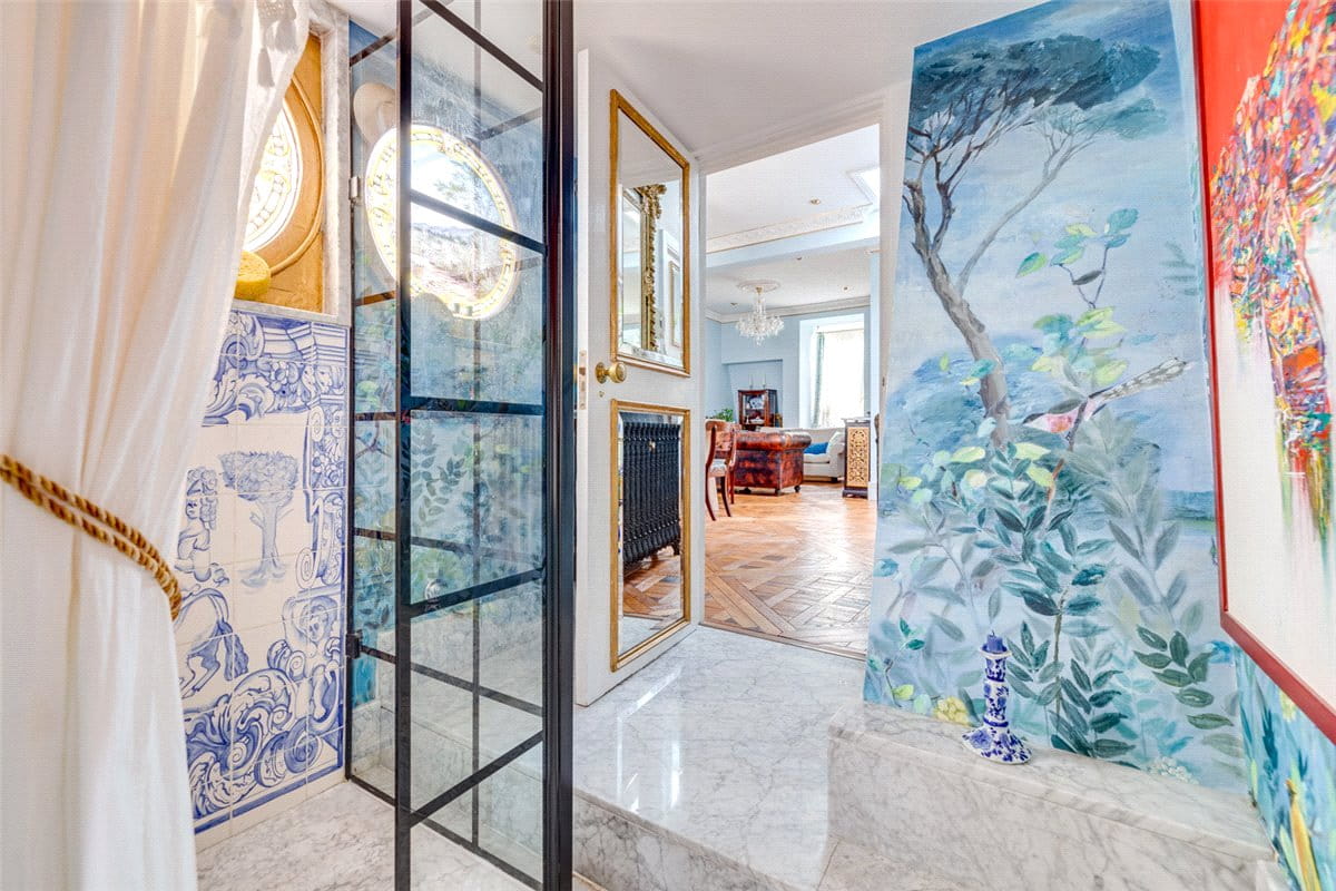 1 bedroom flat, Sloane Gardens, Chelsea SW1W - Available