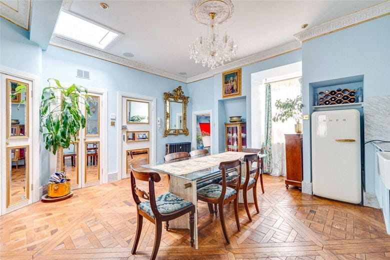 1 bedroom flat, Sloane Gardens, Chelsea SW1W - Available