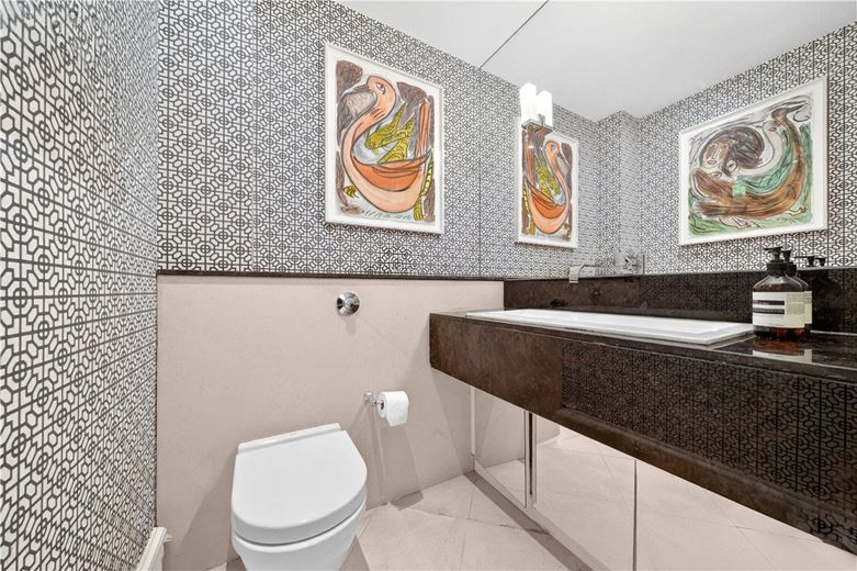 4 bedroom maisonette, Harrington Gardens, South Kensington SW7 - Available