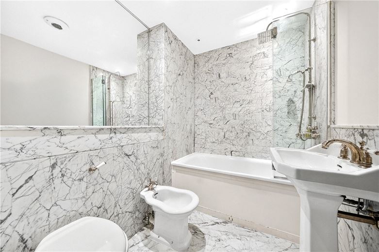 4 bedroom maisonette, Harrington Gardens, South Kensington SW7 - Available