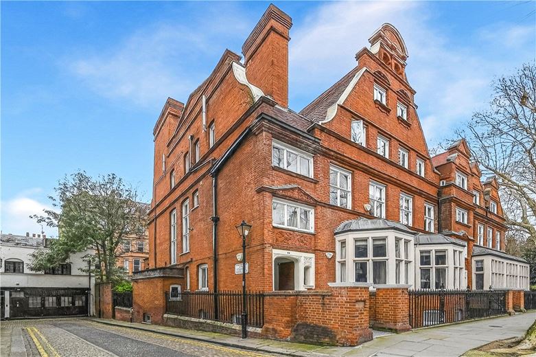 4 bedroom maisonette, Harrington Gardens, South Kensington SW7 - Available