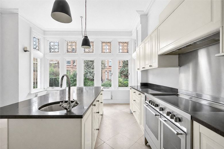 4 bedroom maisonette, Harrington Gardens, South Kensington SW7 - Available
