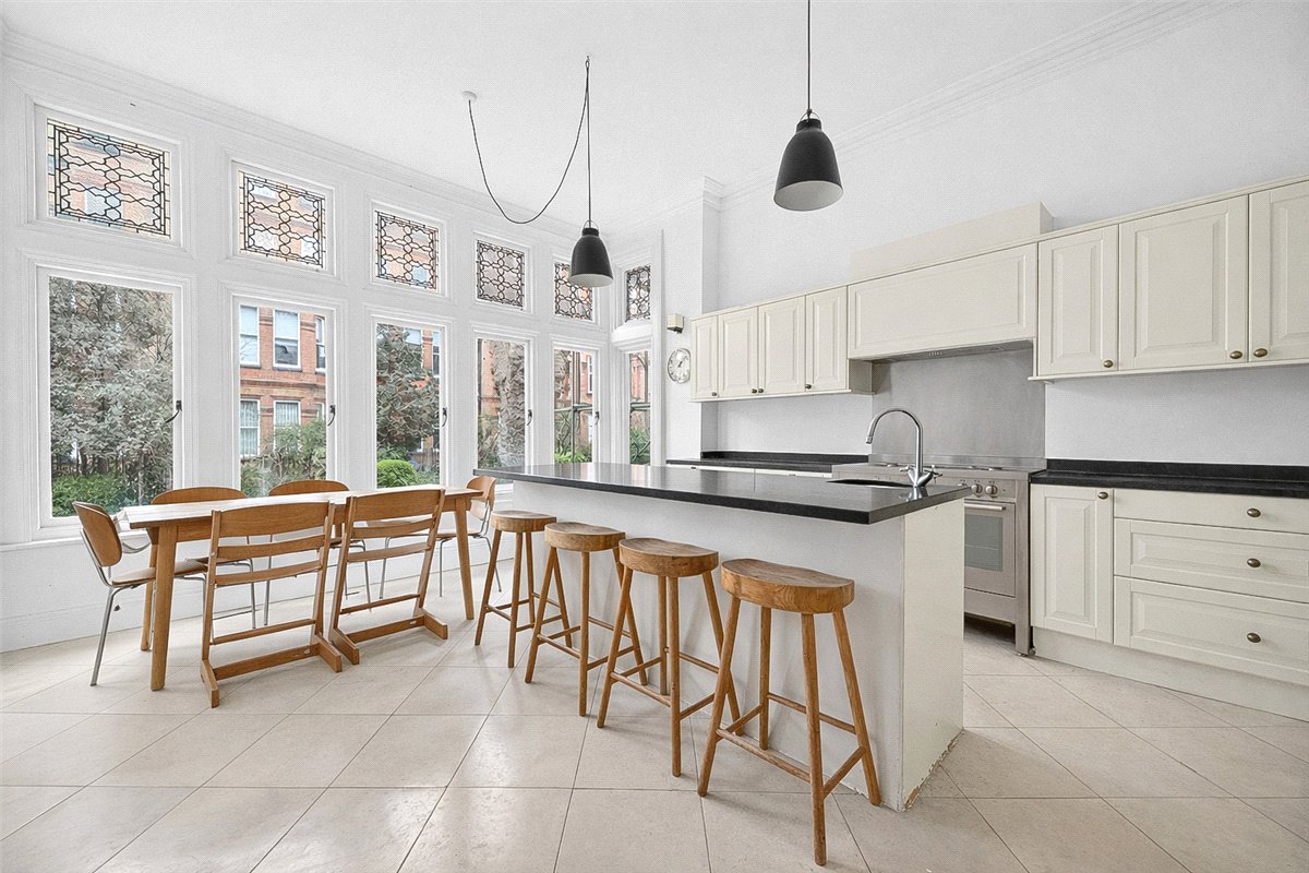 4 bedroom maisonette, Harrington Gardens, South Kensington SW7 - Available
