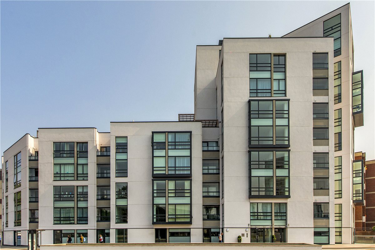 2 bedroom flat, Holland Park Avenue, Holland Park W11 - Available