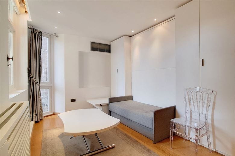 1 bedroom flat, Basil Street, Knightsbridge SW3 - Available