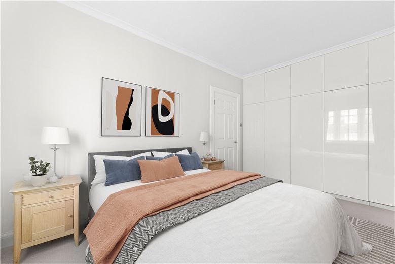 1 bedroom flat, Kensington High Street, London W8 - Available