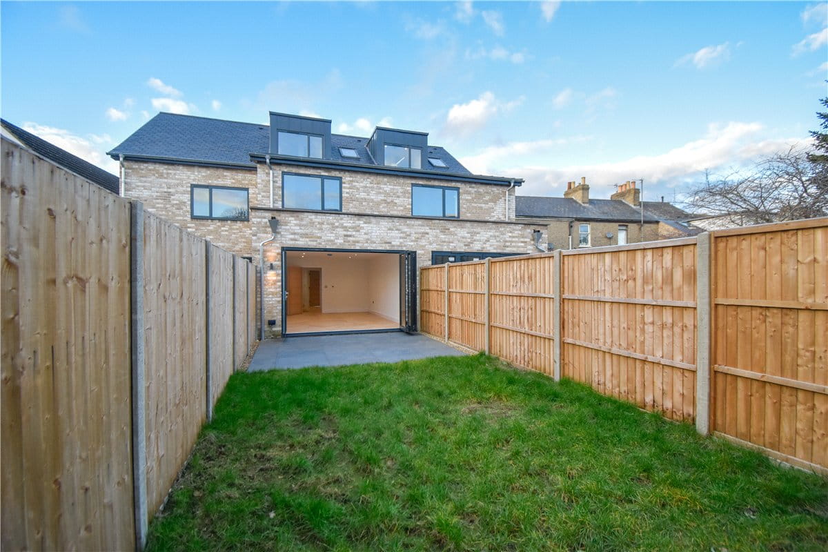 3 bedroom house, High Street, Chesterton CB4 - Available