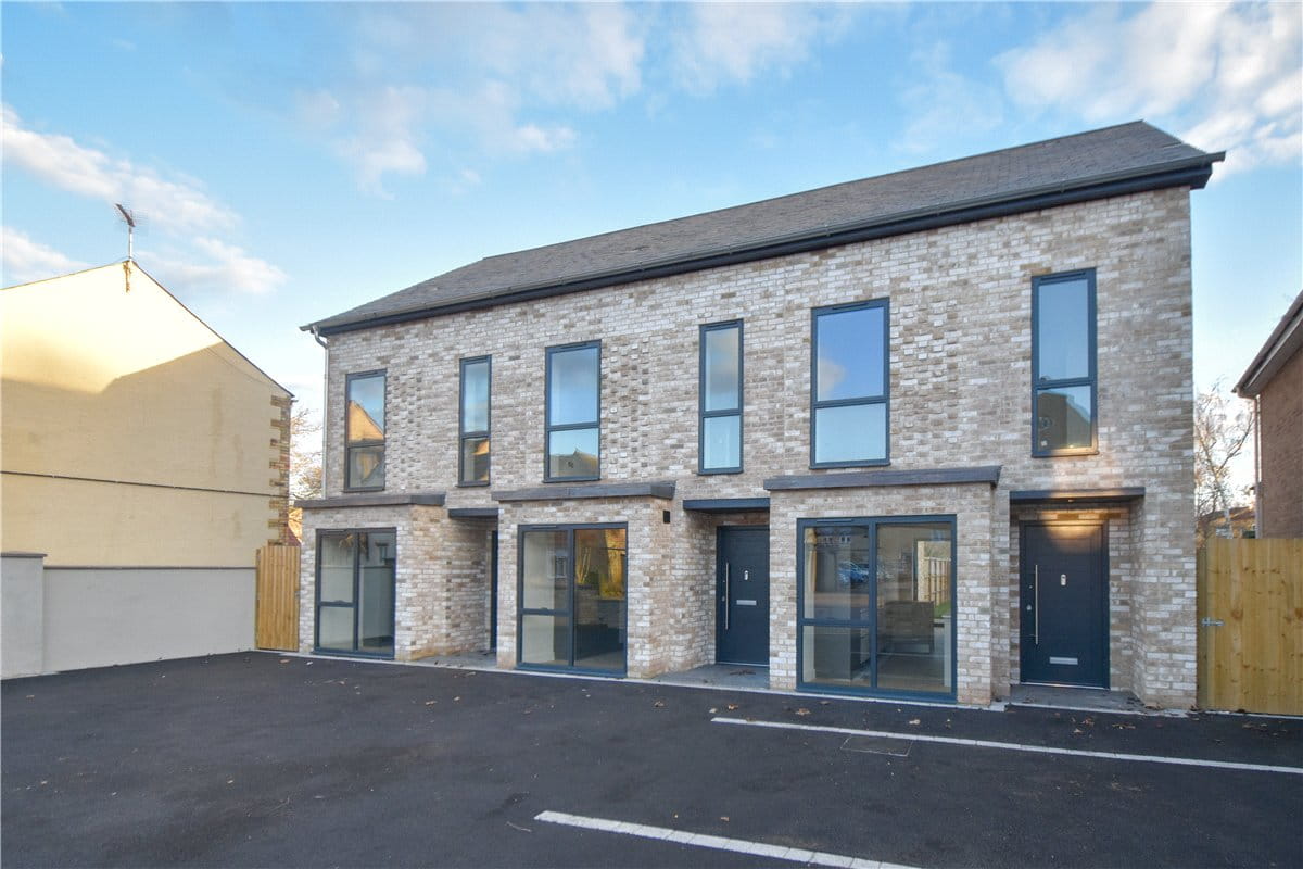 3 bedroom house, High Street, Chesterton CB4 - Available