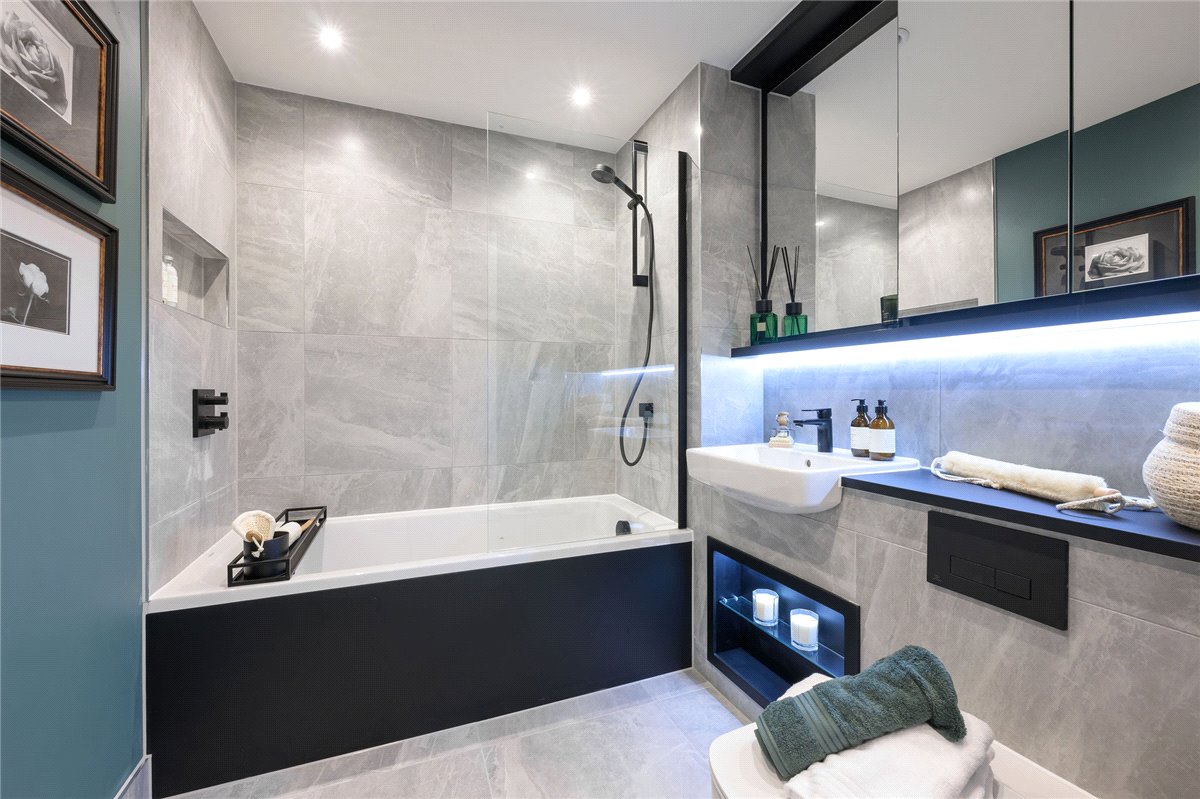 3 bedroom flat, Eddington Avenue, Cambridge CB3 - Available