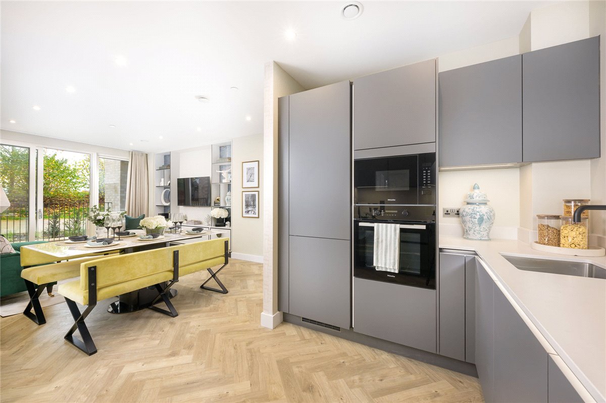 3 bedroom flat, Eddington Avenue, Cambridge CB3 - Available