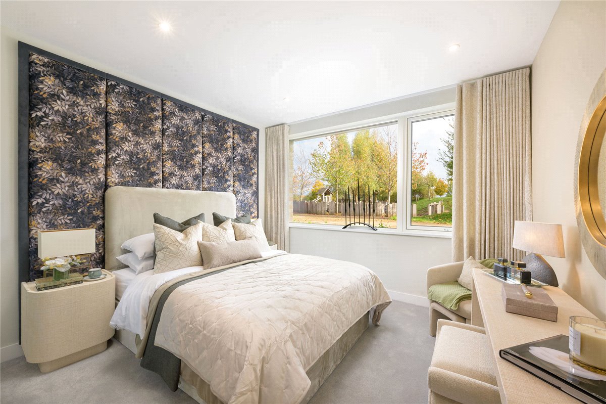 3 bedroom flat, Eddington Avenue, Cambridge CB3 - Available