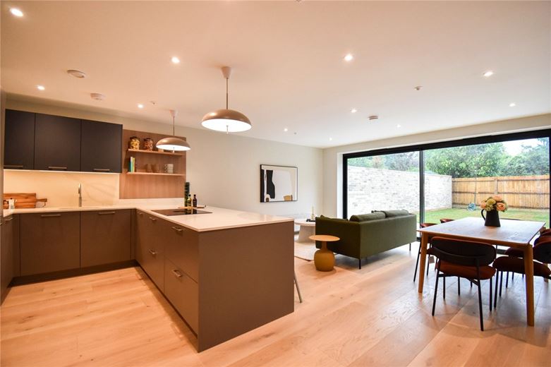 4 bedroom house, Fitzwilliam Road, Off Brooklands Avenue, Cambridge CB2 - Available