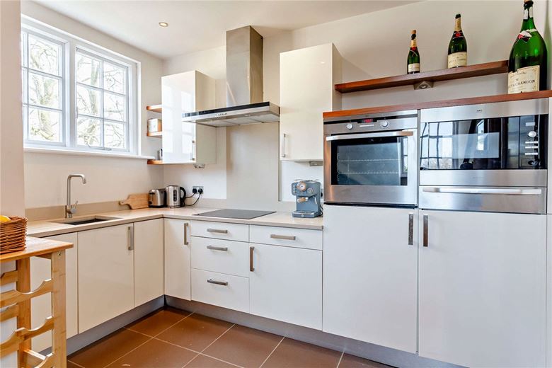 2 bedroom flat, Kent Road, Harrogate HG1 - Available