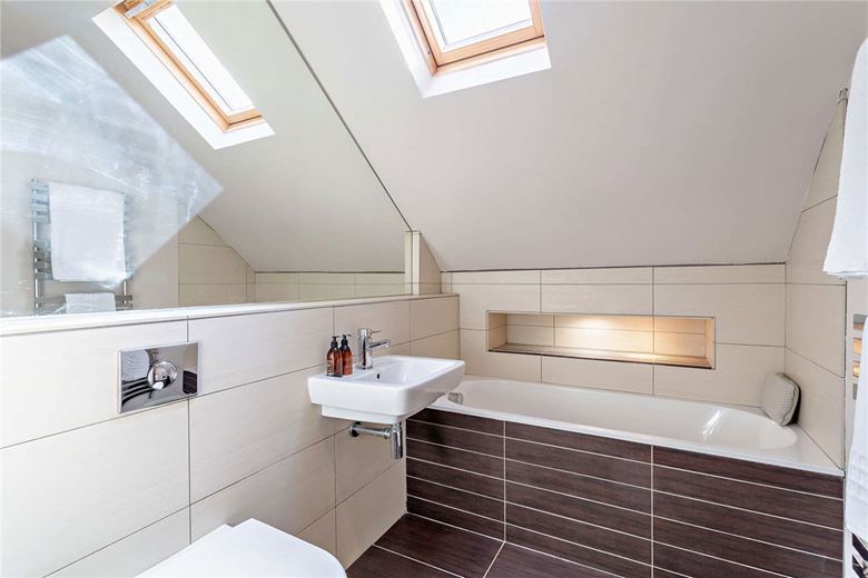 2 bedroom flat, Kent Road, Harrogate HG1 - Available