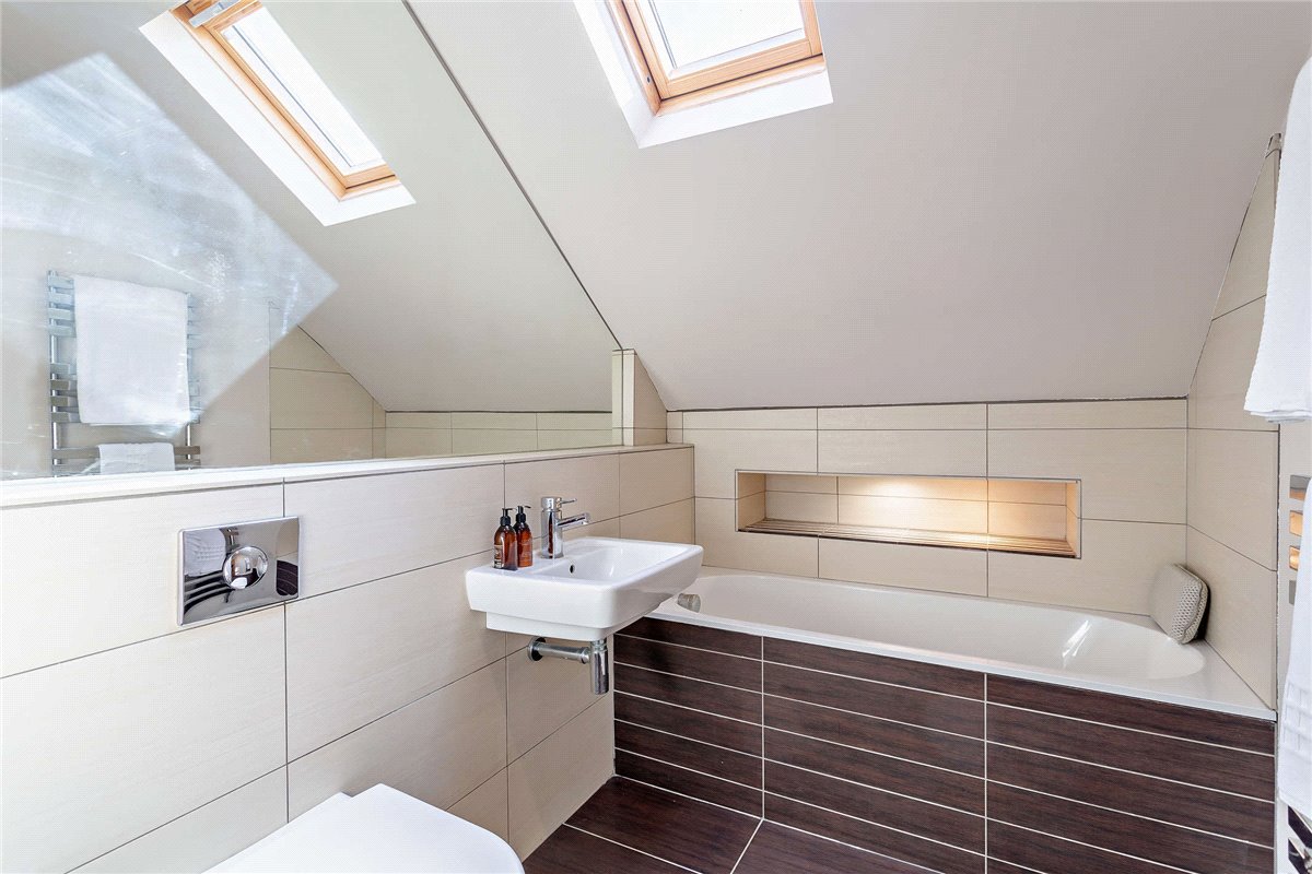 2 bedroom flat, Kent Road, Harrogate HG1 - Available